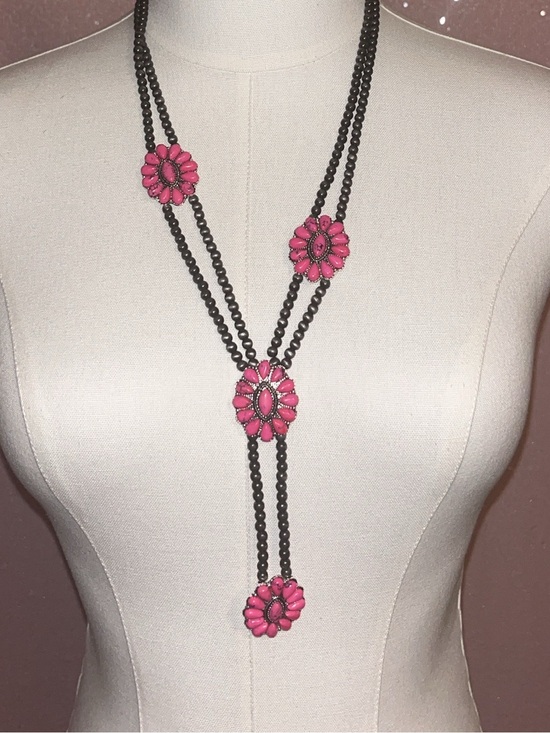 Jewelry - Pink Floral Beaded Long Necklace